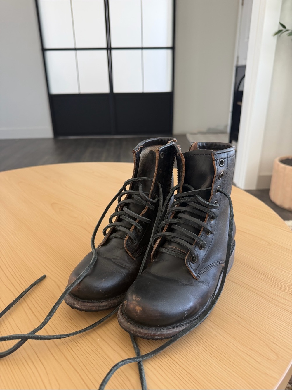 Freebirds Manchester black size 5 boots